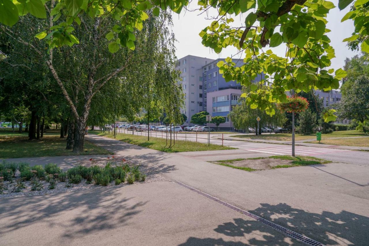 Vesna Convenient Apartment Bratislava Bagian luar foto